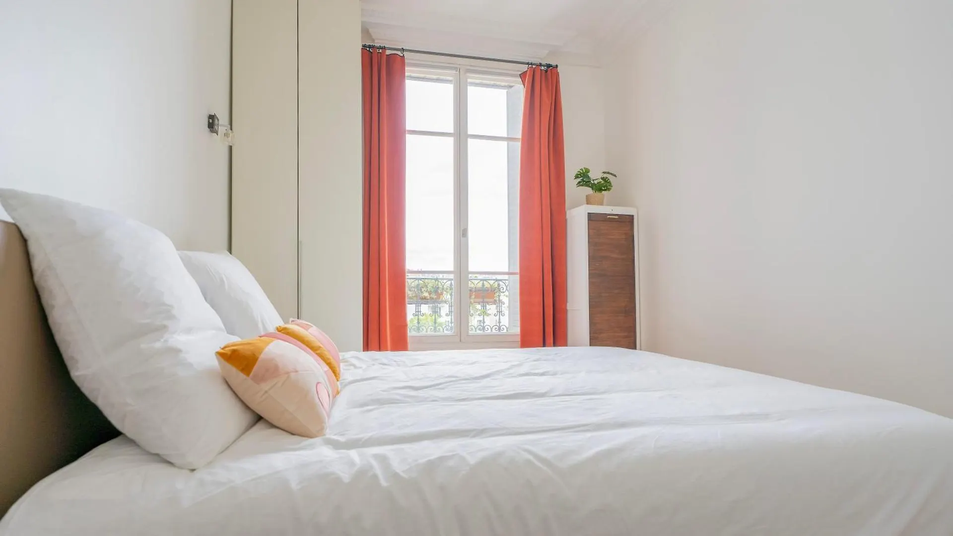 Luxury And Comfort In The Heart Of Paris Apartment